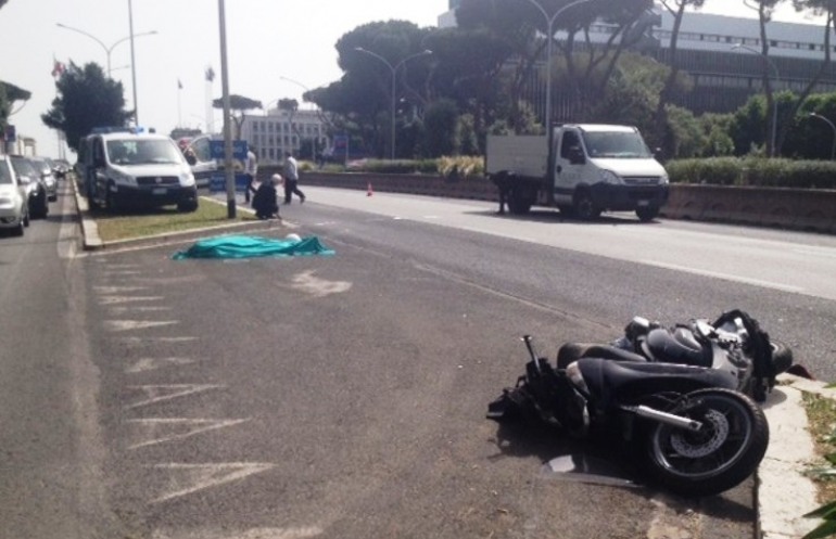 Incidente, muore nella capitale Federico Di Jullo. Lutto nel mondo dell’arte.