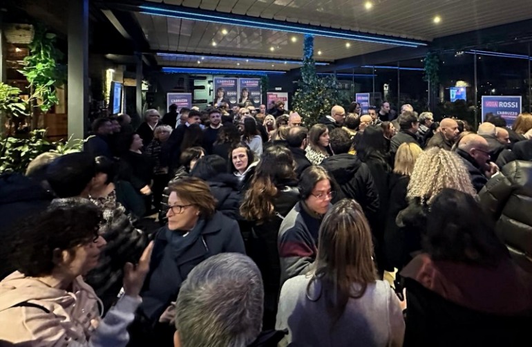 Bagno di folla a Pratola Peligna: tra Maria Assunta Rossi e i giovani un dialogo verso il futuro dell’Abruzzo