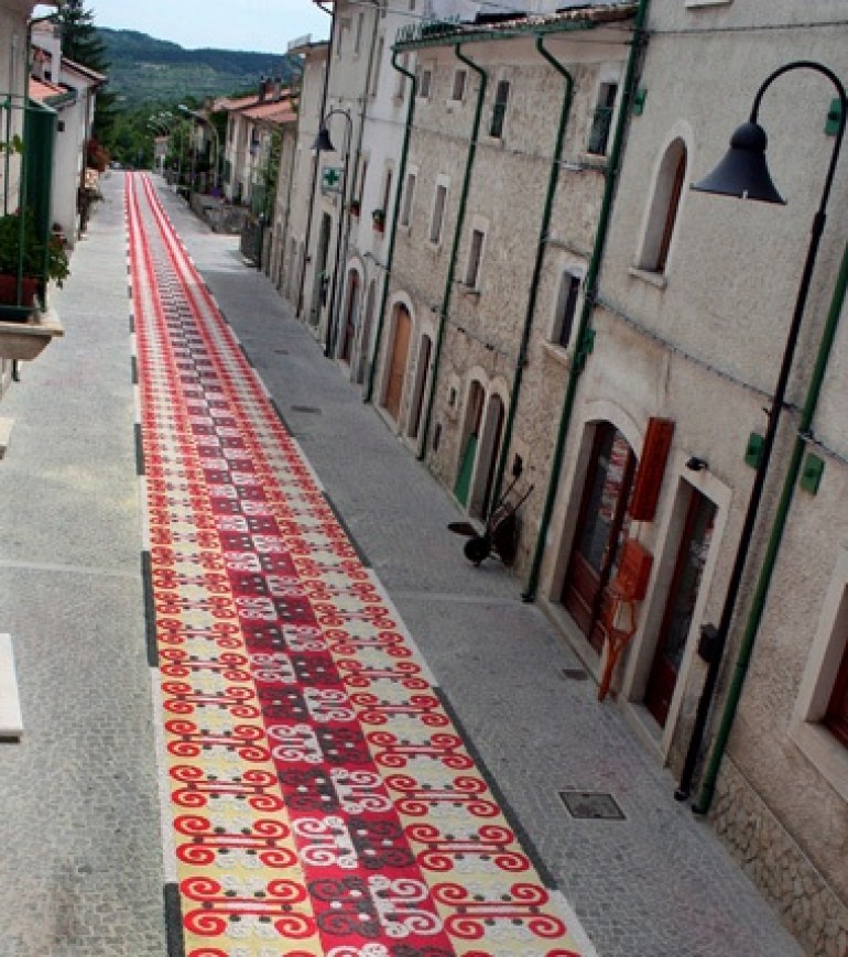 Civitella Alfedena, un paese ricoperto dai fiori