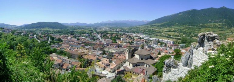 Castel di Sangro, senegalese rapina supermercato ferendo 4 persone: arrestato dai Carabineri