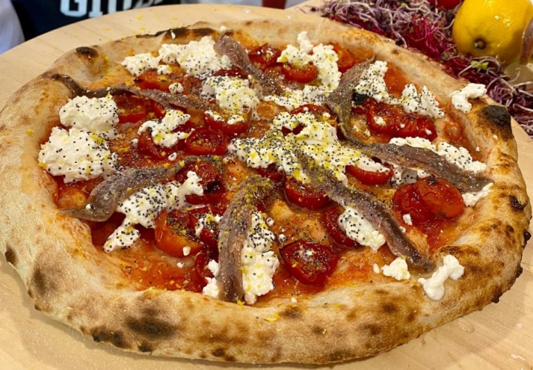 Salvatore Iorio vince il Masters of Pizza con la “CONFEE” a Bologna