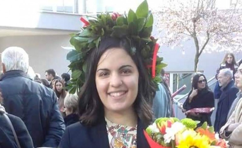 Laurea, 110 confetti rossi per Anna