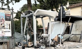 Assalto notturno al bancomat di Villa Scontrone: un boato squarcia il silenzio