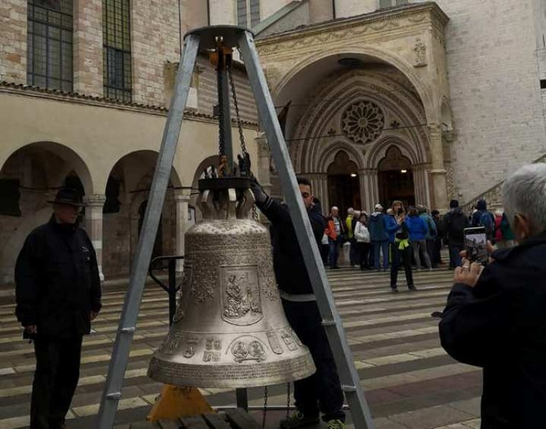 Agnone, benedetta da Papa Francesco la campana delle minoranze etniche