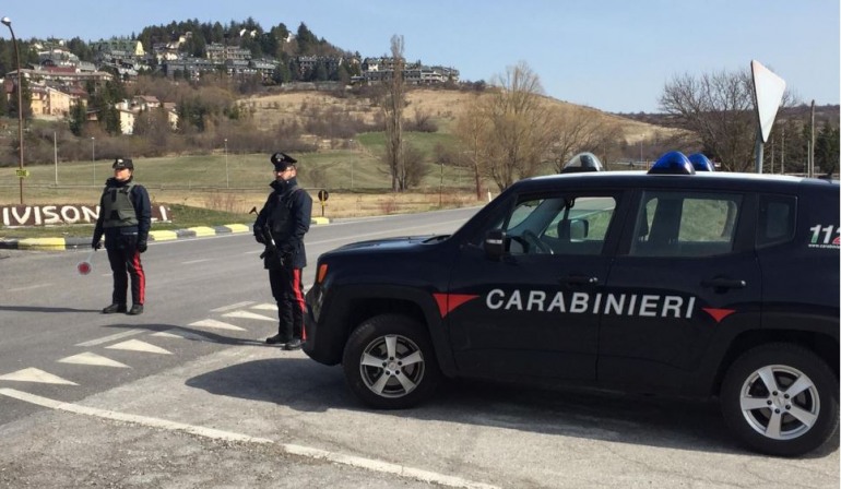 Coronavirus, plauso dei cittadini ai Carabinieri di Castel di Sangro