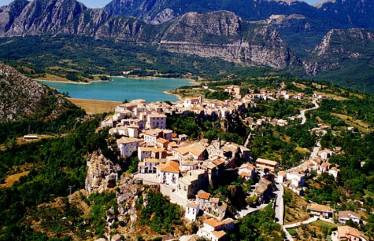 Festa della luce a Castel San Vincenzo in onore di Santa Lucia