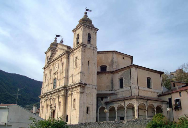 Esclusivo – Castel di Sangro, diretta streaming Triduo Pasquale dalla Basilica di Santa Maria Assunta