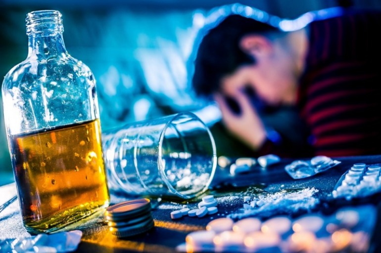 Il rapporto del Ser.D (Servizio Dipendenze): droga in crescita e alcol stabile, il report per il 2021