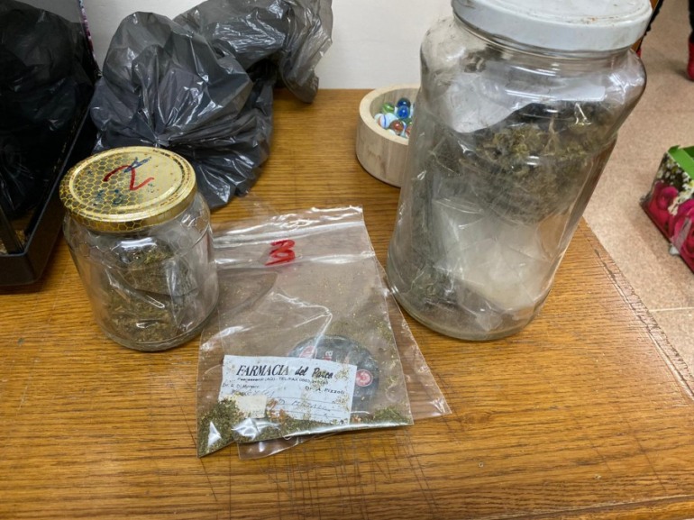 Operazione antidroga, arrestato per detenzione marijuana e trafugamento di reperti archeologici