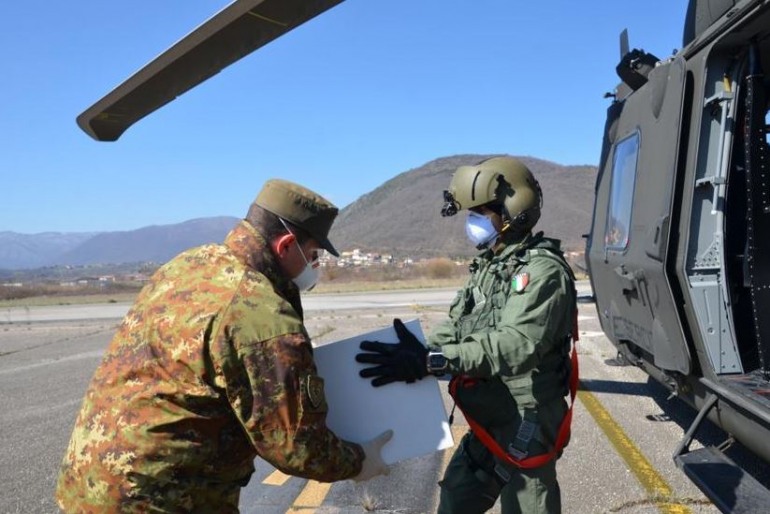 Coronavirus Molise, a Campochiaro l’esercito consegna mascherine e indumenti