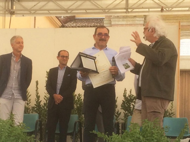 ‘Grandi mieli d’Italia’: l’apicoltura Luca Finocchio fa il pieno di gocce al premio nazionale di Castel San Pietro Terme