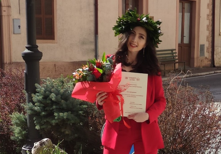 Confetti rossi, Alexa Mannella si laurea in chimica e tecnologie farmaceutiche