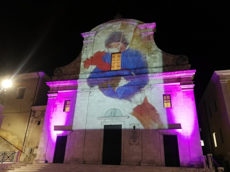 Giornata internazionale dell’infermiere, la chiesa S. Giovanni Battista si illumina a Castel di Sangro