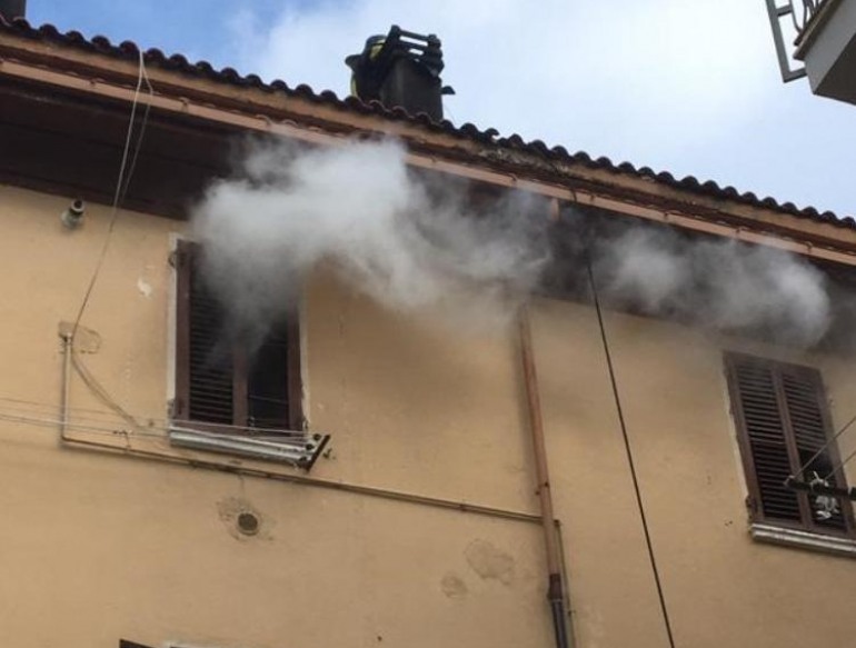 Castel di Sangro, paura per l’incendio di una canna fumaria