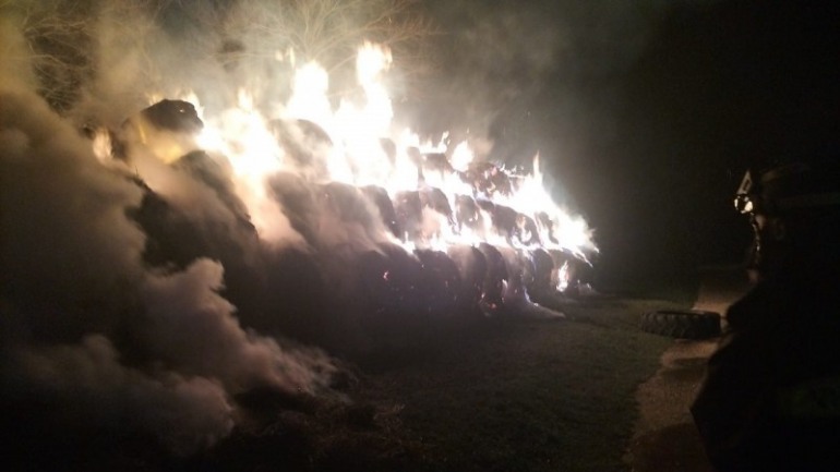 Incendio doloso di rotoballe di fieno ad Alfedena: oltre 100 rotoli inceneriti