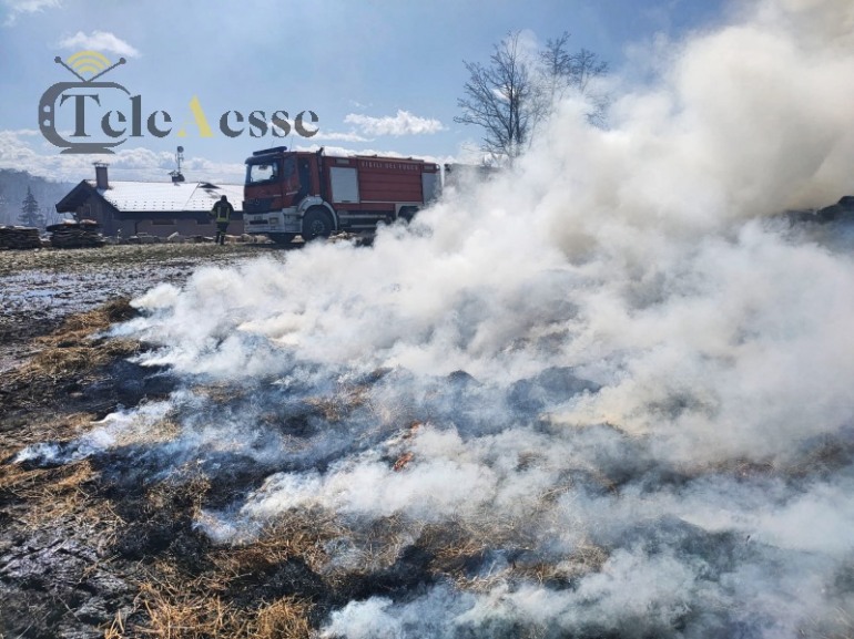 Date alle fiamme 120 rotoballe di fieno a Pietransieri, si ipotizza un incendio doloso