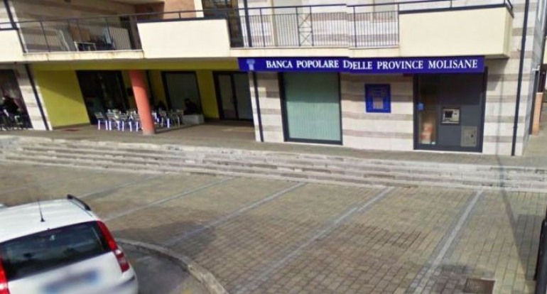 Assalto armato in banca a Isernia: fermati i rapinatori in fuga