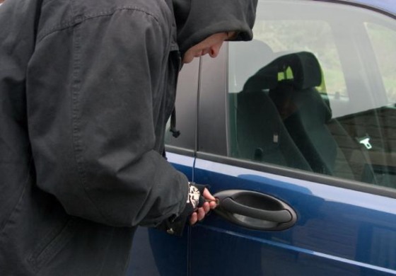 Castel di Sangro, rapina mordi e fuggi. Di mira i clienti di un supermarket