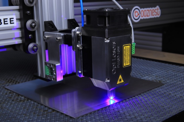Dai laser alla sega ad acqua: ecco come avanza la tecnologia industriale