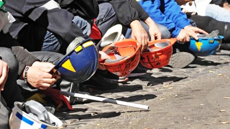 Cassa integrazione, i lavoratori scendono in piazza: “Intervenga la Regione Abruzzo”