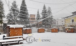 Neve a Roccaraso: la "Dama bianca" copre la città, si prepara la stagione sciistica invernale