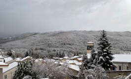 Neve in Alto Sangro: il paesaggio si tinge di bianco, primo assaggio d'inverno