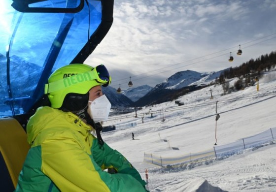 Nuove regole per sciare, mascherina Ffp2 per salire su cabinovie dal 10 gennaio