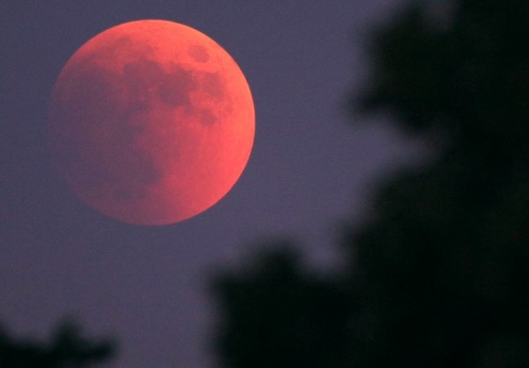 Pietransieri, “La luna rossa rossa” di Rosaria Alterio