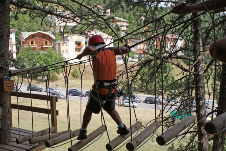 Roccaraso, aumenta il divertimento al Parco Avventura: arrivano i sentieri rosso e nero