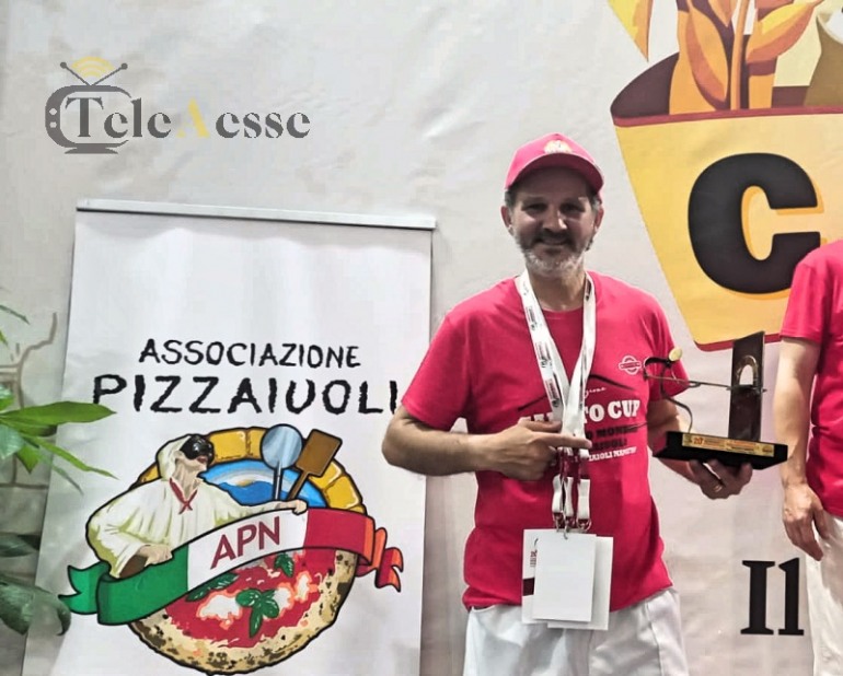 Salvatore Iorio e la sua “Pizza Scudetto” dopo il secondo posto al Campionato mondiale Trofeo Caputo 2023