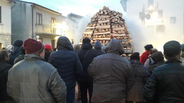 Pietrabbondante, buona partecipazione al “fuoco che unisce”