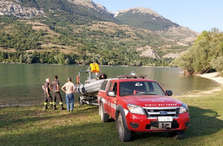 Uomo disperso nel lago di Barrea, continuano le operazioni di ricerca