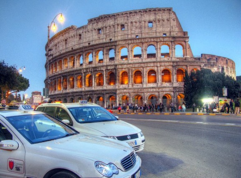 Roma, adunata di taxi per salvare l’Ospedale Caracciolo di Agnone