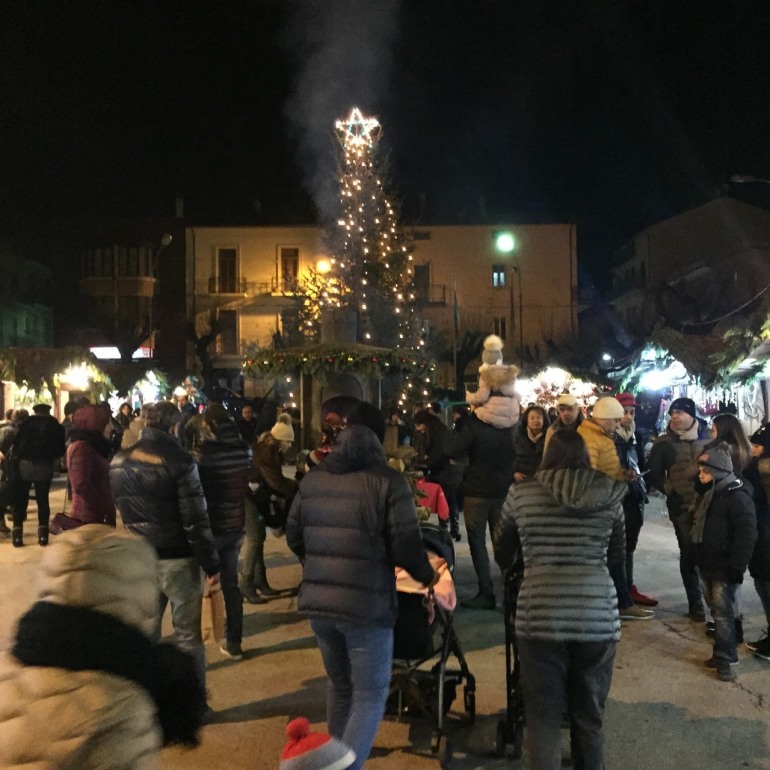 Castel di sangro, inaugurato il mercatino di Natale