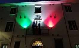 Capracotta, il Tricolore proiettato sul Comune per non dimenticare la distruzione dei tedeschi