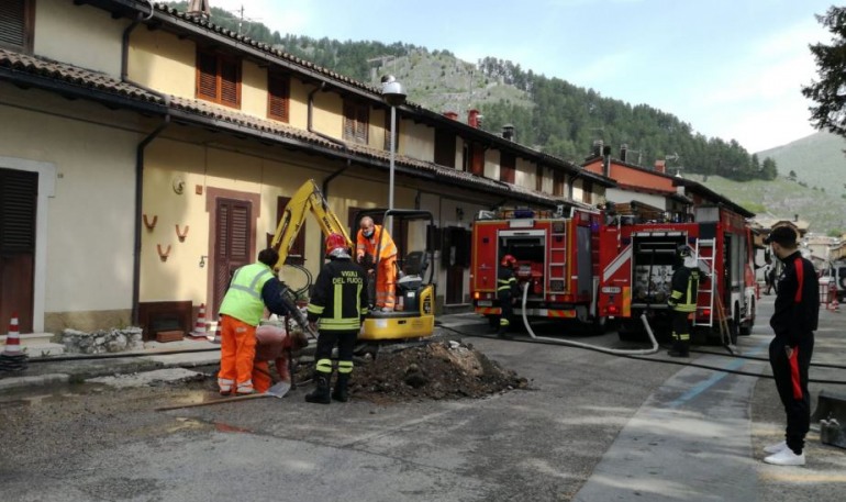 Pescasseroli, esplode la condotta del gas durante lo scavo per la fibra ottica